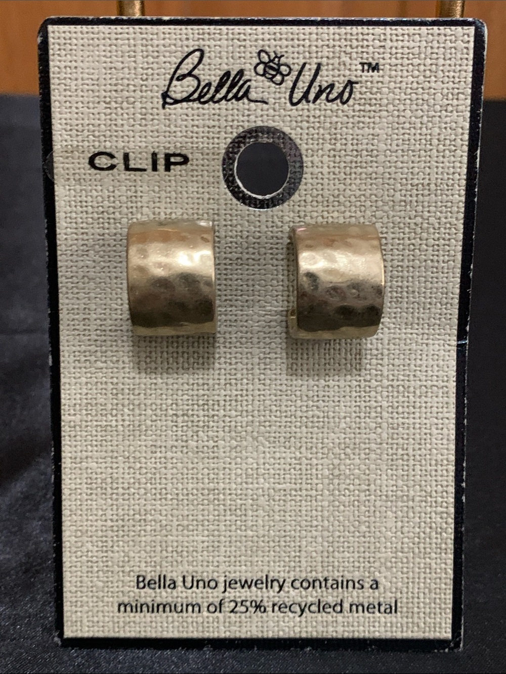NWT Bella Uno gold tone hammered hoop clip on earrings